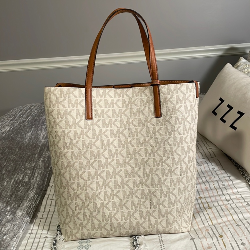 Micheal Kors Hand Bag